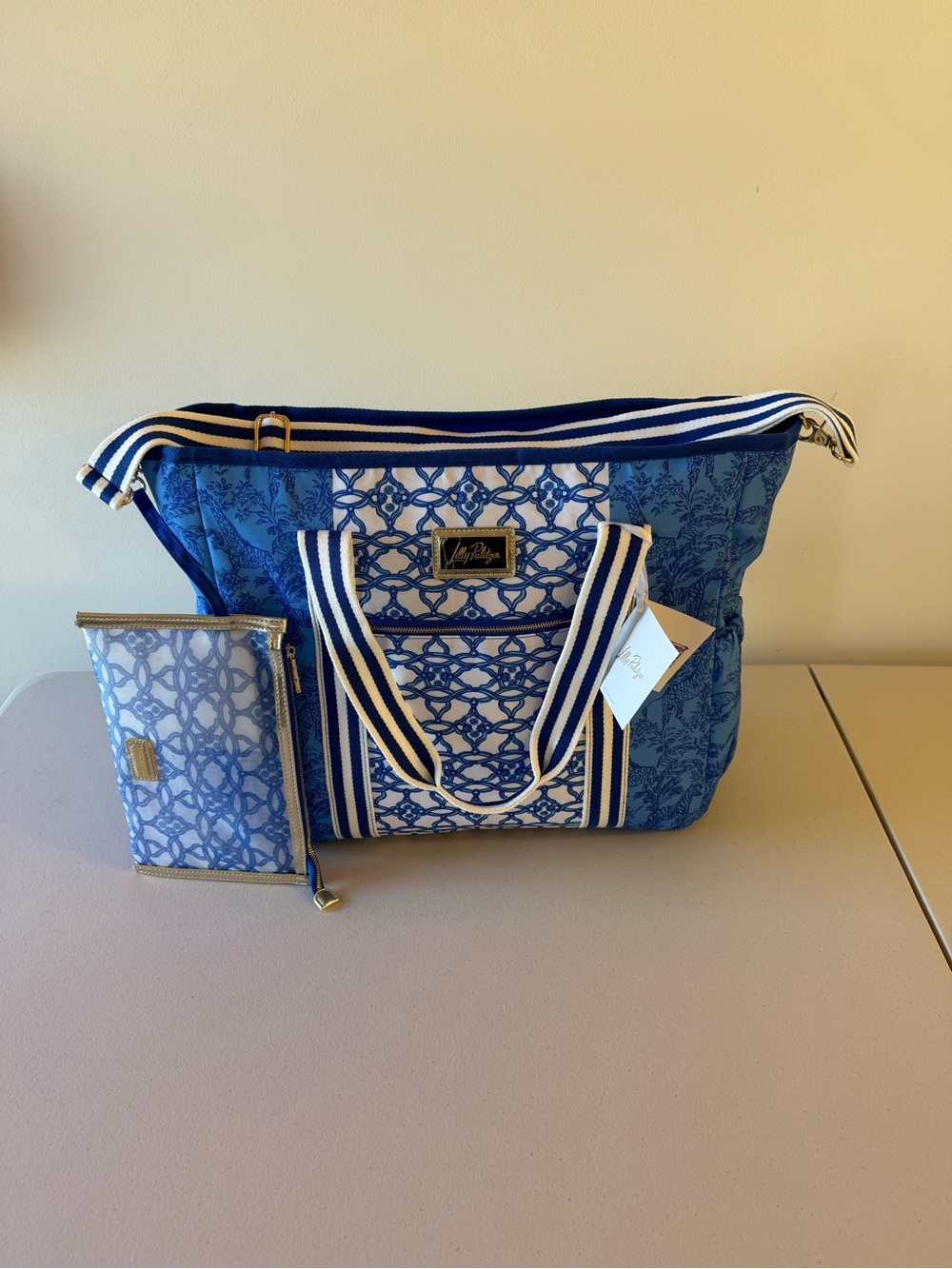 Lilly Pulitzer Cooler Bag with Mesh Pouch + RTIC Can Cooler - *BOTH NWT!* - Picture 2 of 16